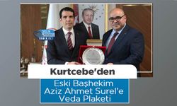 Kurtcebe'den Eski Başhekim Aziz Ahmet Surel'e Veda Plaketi